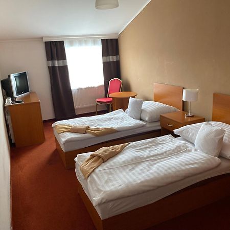 Hotel Cerny Orel Zatec Buitenkant foto