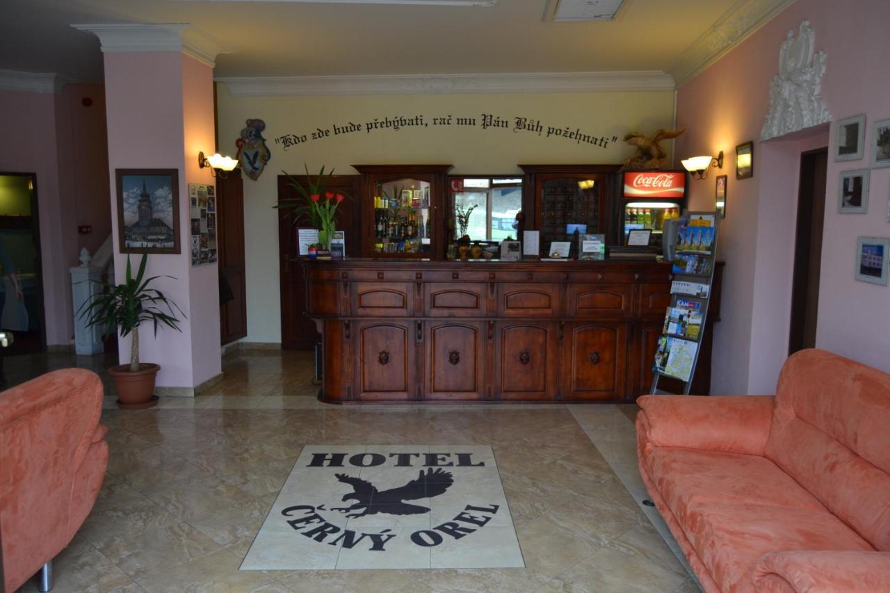 Hotel Cerny Orel Zatec Buitenkant foto