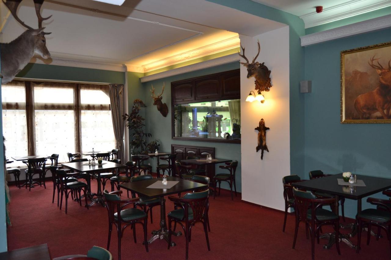 Hotel Cerny Orel Zatec Buitenkant foto