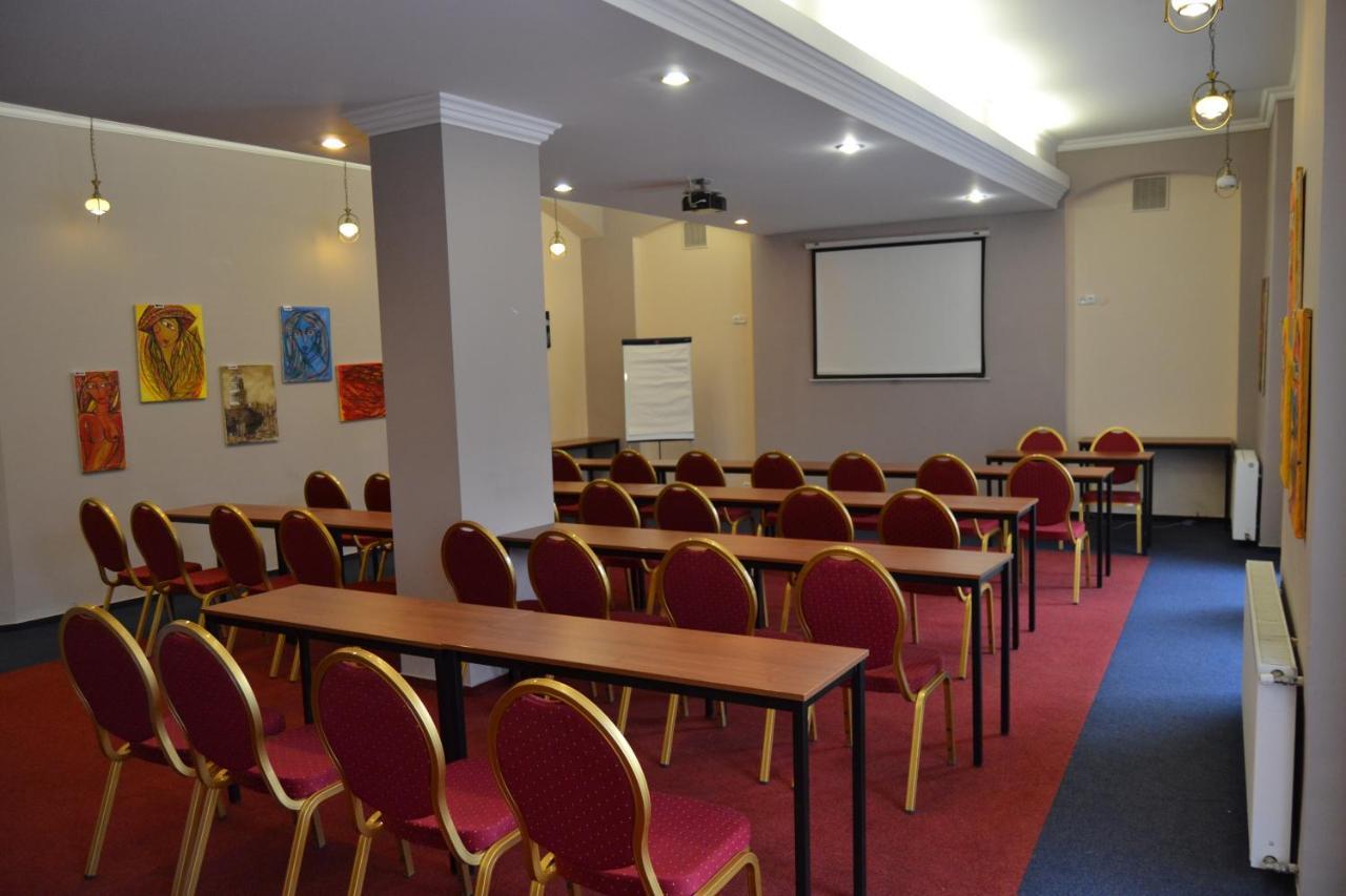 Hotel Cerny Orel Zatec Buitenkant foto