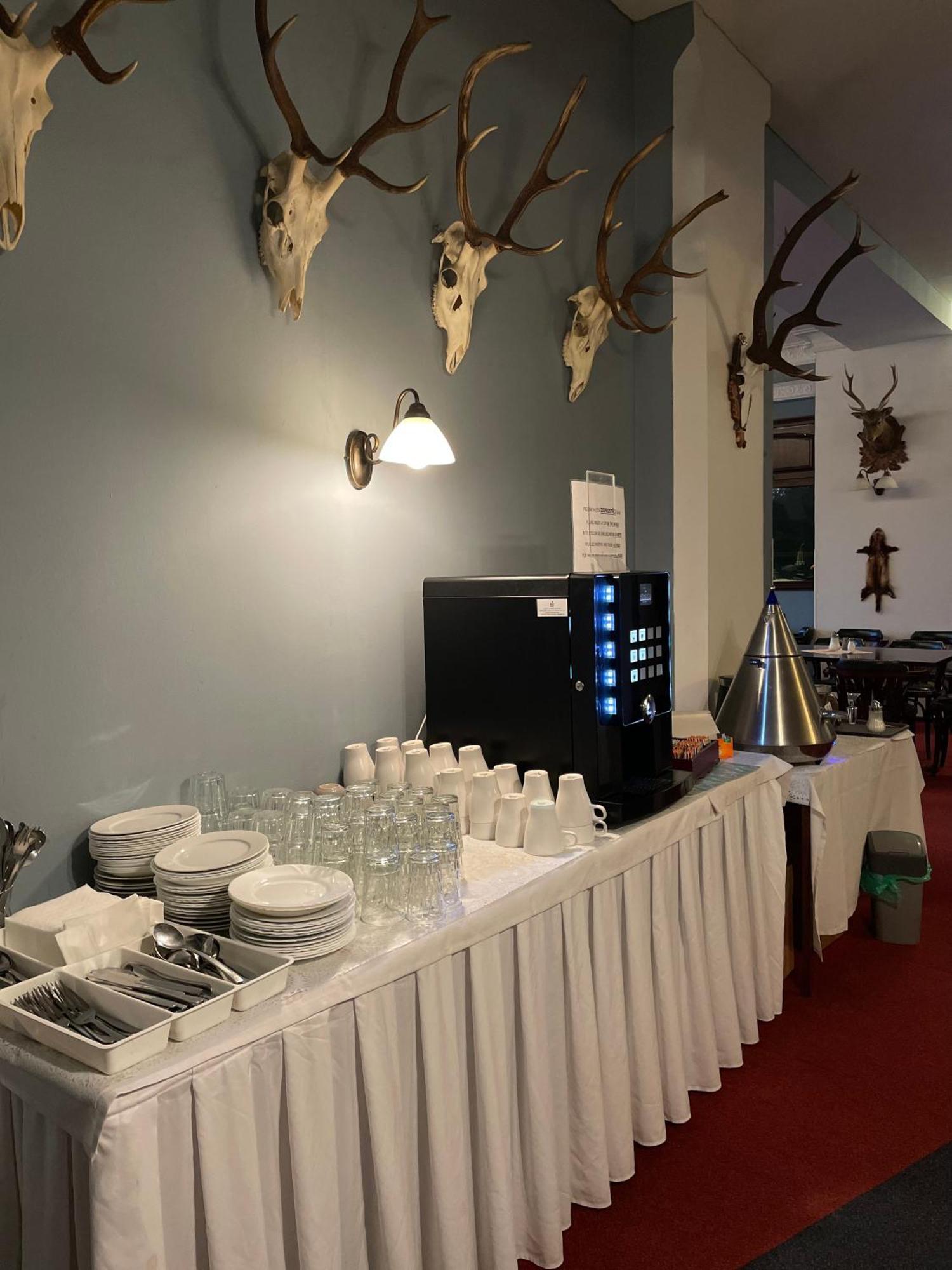 Hotel Cerny Orel Zatec Buitenkant foto