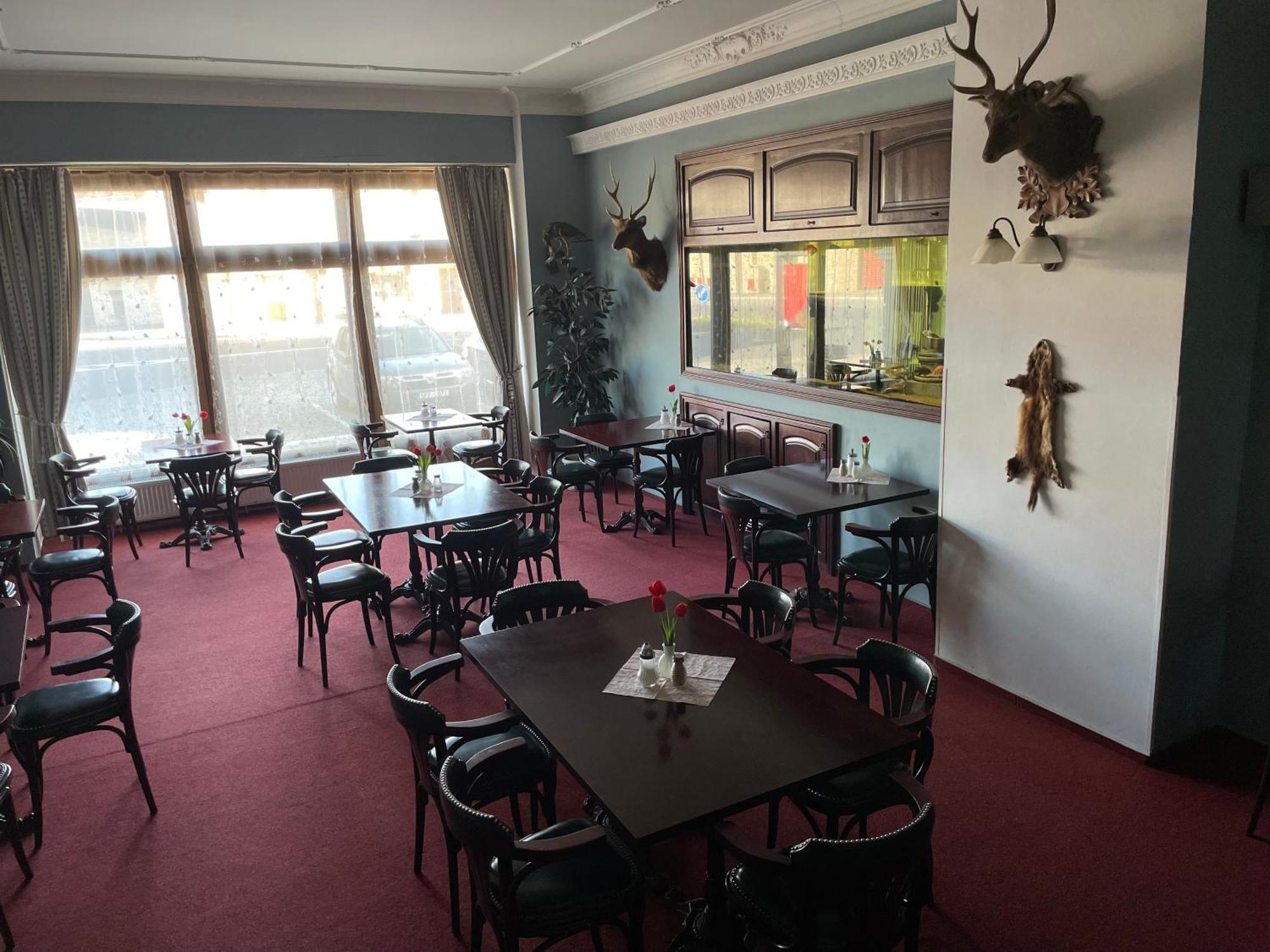 Hotel Cerny Orel Zatec Buitenkant foto