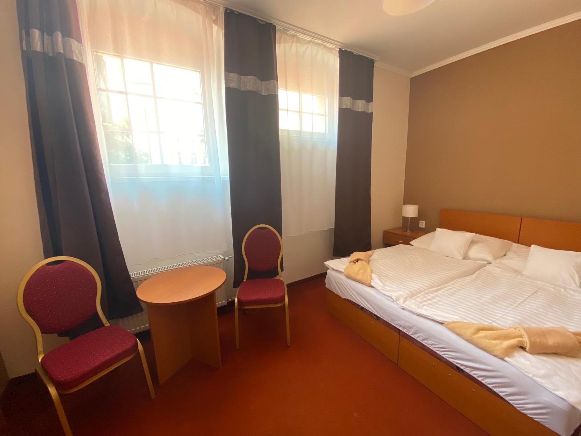 Hotel Cerny Orel Zatec Buitenkant foto